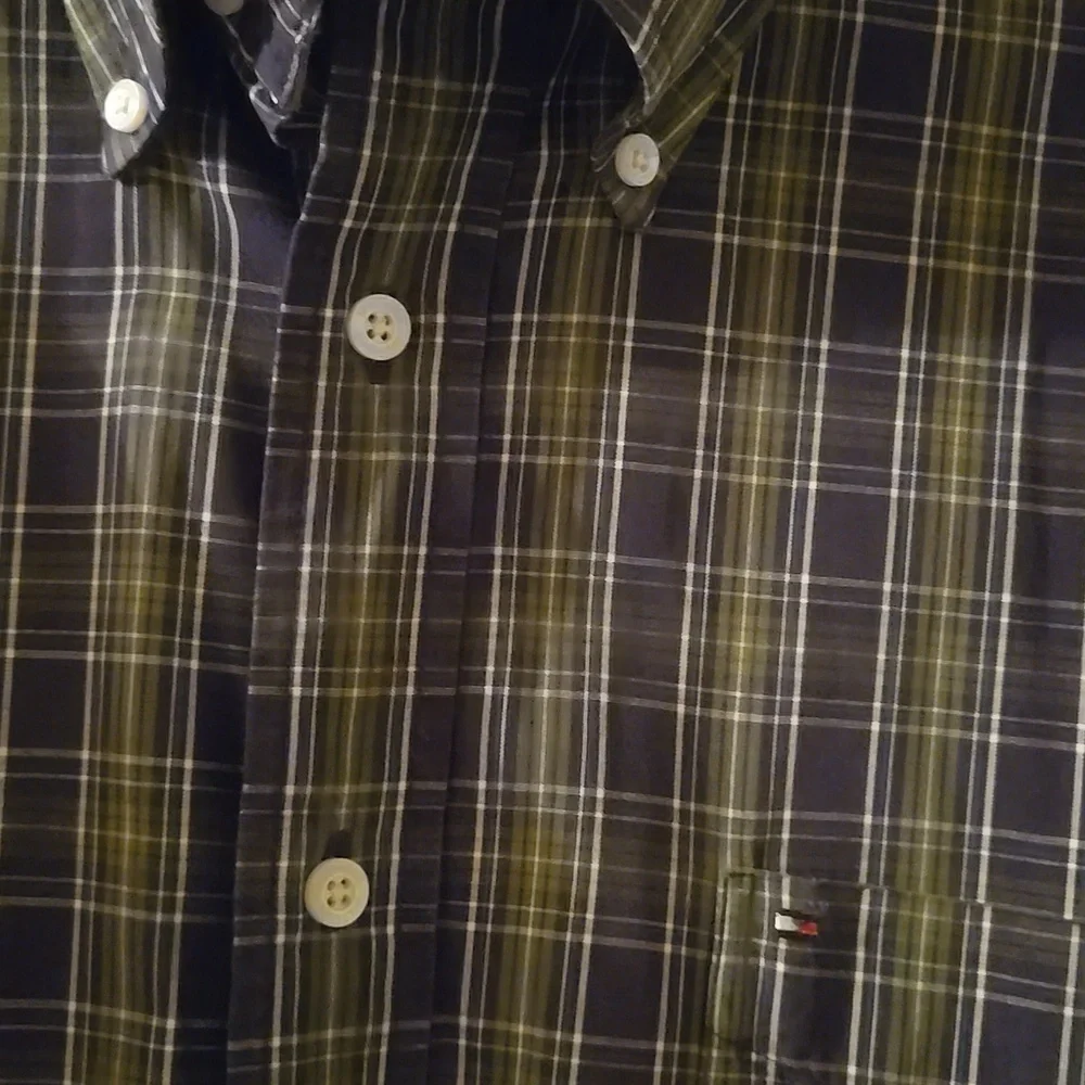 Tommy Hilfiger Men's Classic Fit Short Sleeve Buttondown Shirt